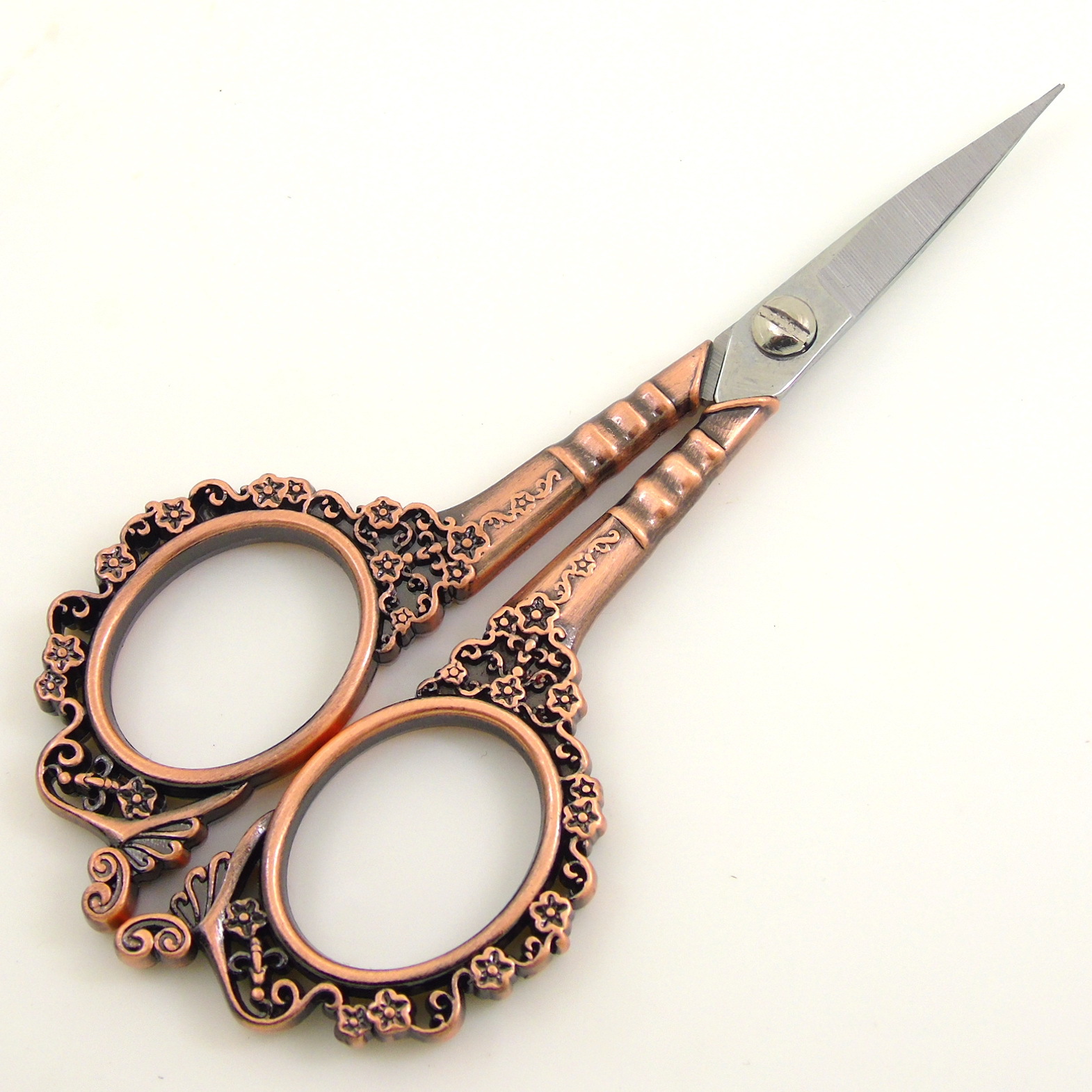 Title 13, Plum Blossom Hollow Court Plum Vintage Scissors