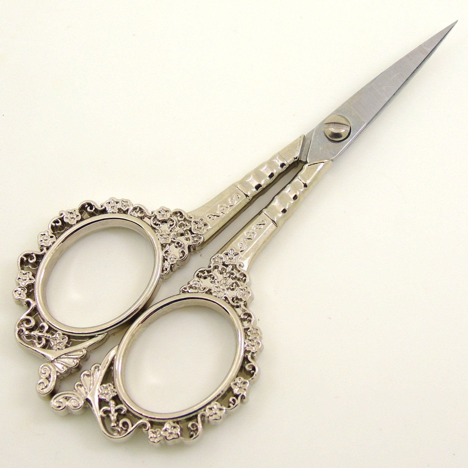 Title 14, Plum Blossom Hollow Court Plum Vintage Scissors