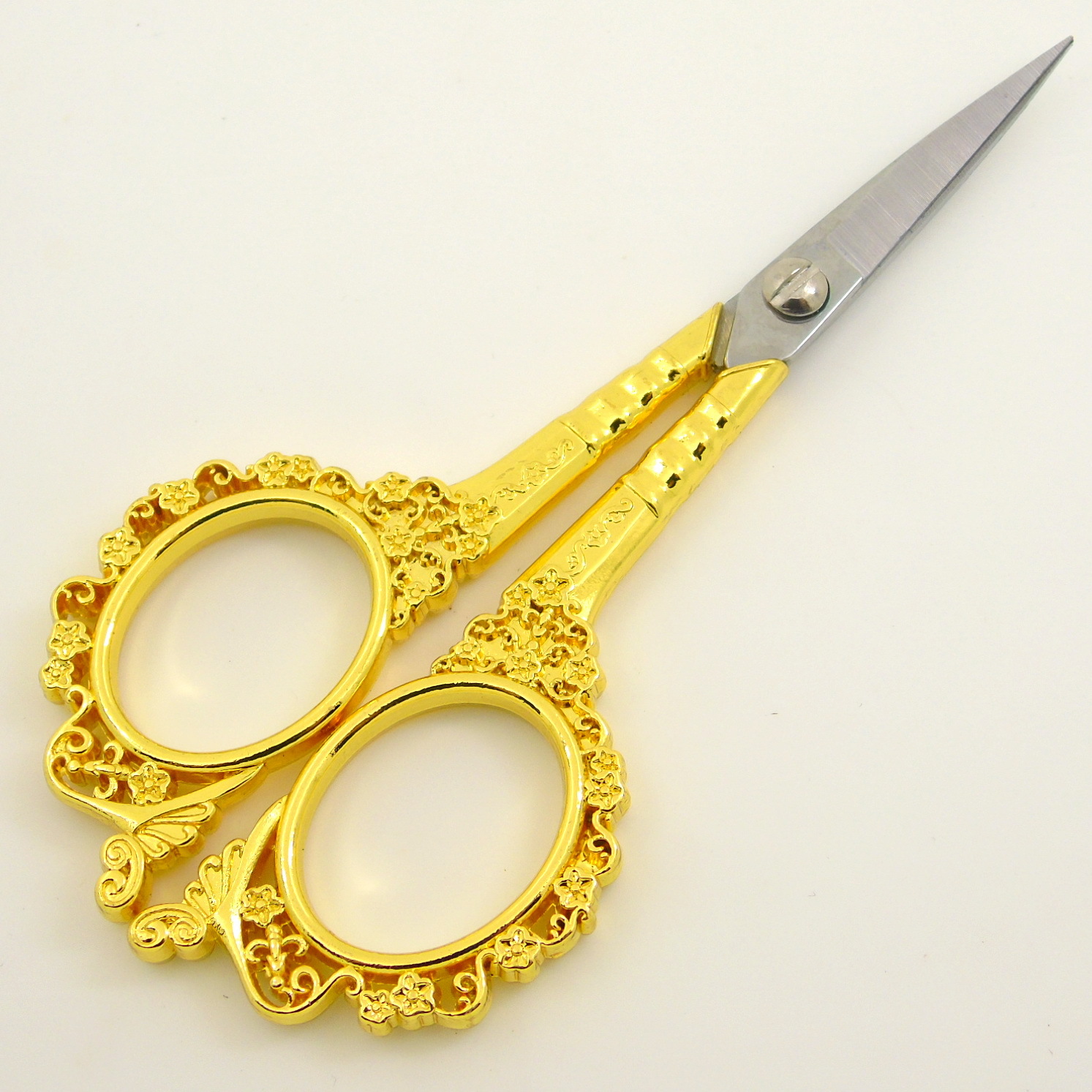 Title 18, Plum Blossom Hollow Court Plum Vintage Scissors