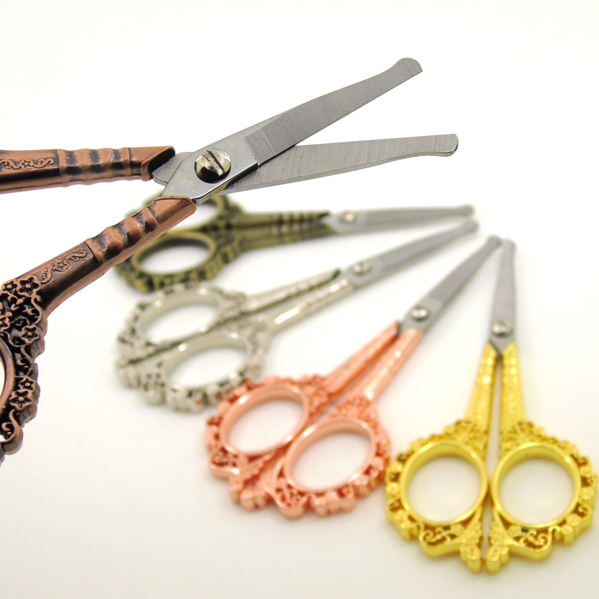 Title 19, Plum Blossom Hollow Court Plum Vintage Scissors