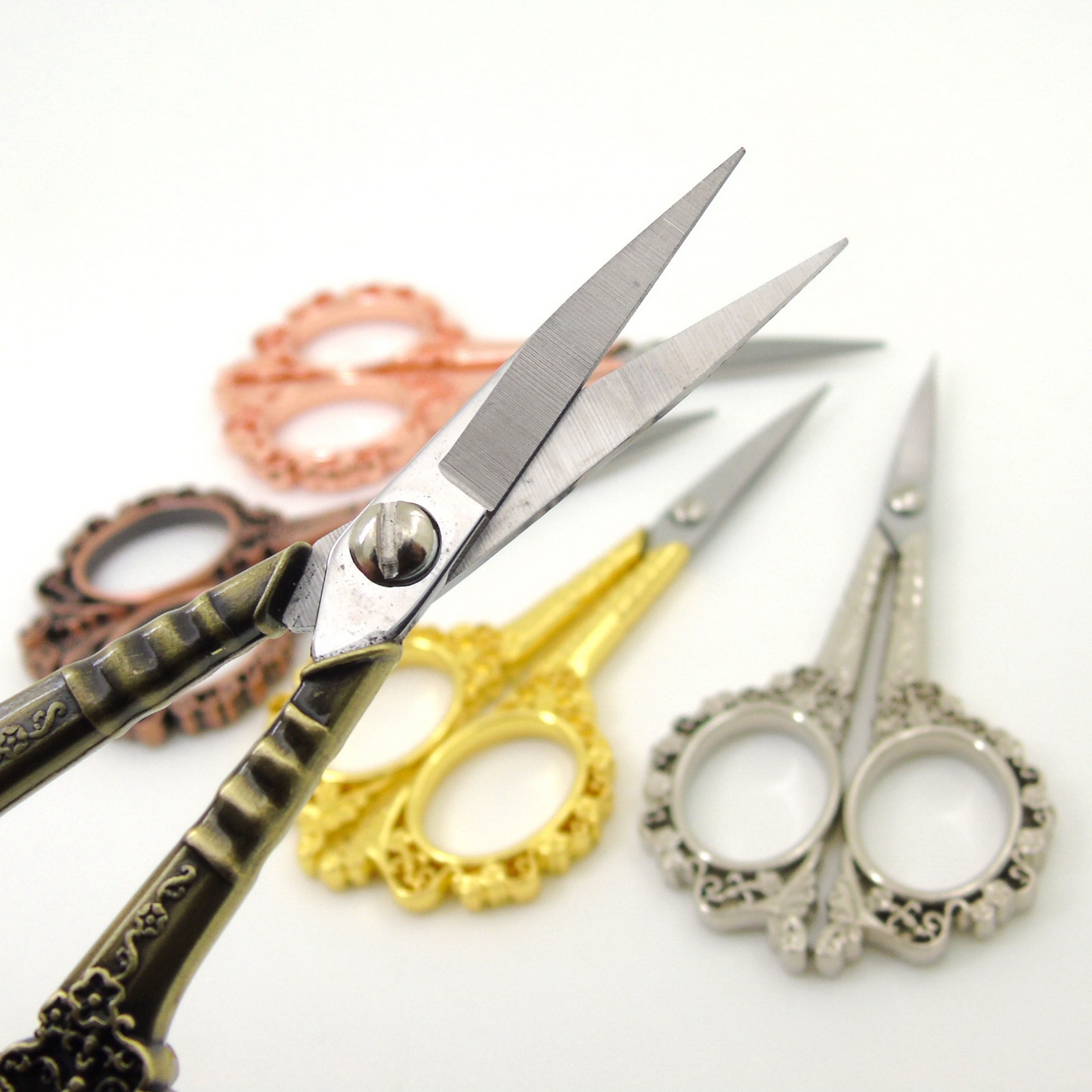 Title 20, Plum Blossom Hollow Court Plum Vintage Scissors