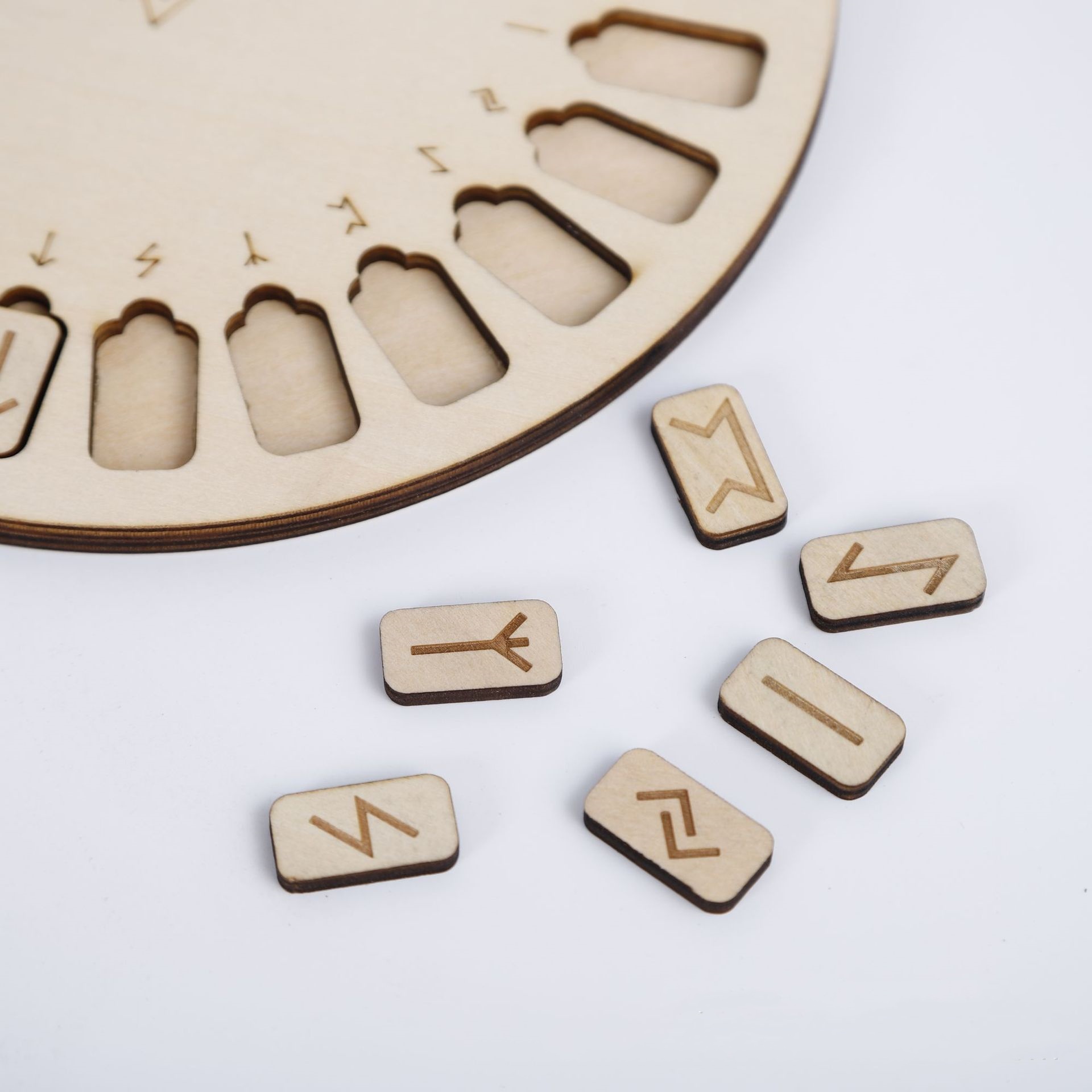 Title 5, Cross-border Waka Wooden Letter Disc Suit