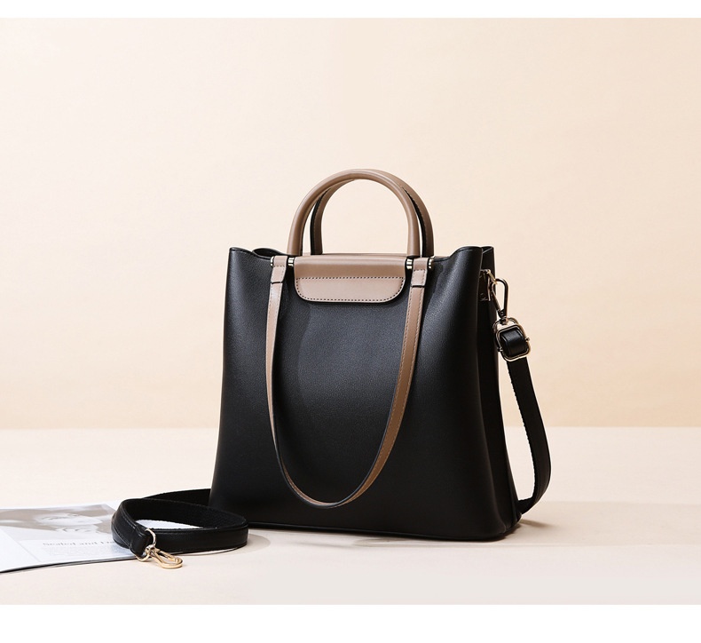Urban Simplicity Everyday Tote Bag in urban environment
