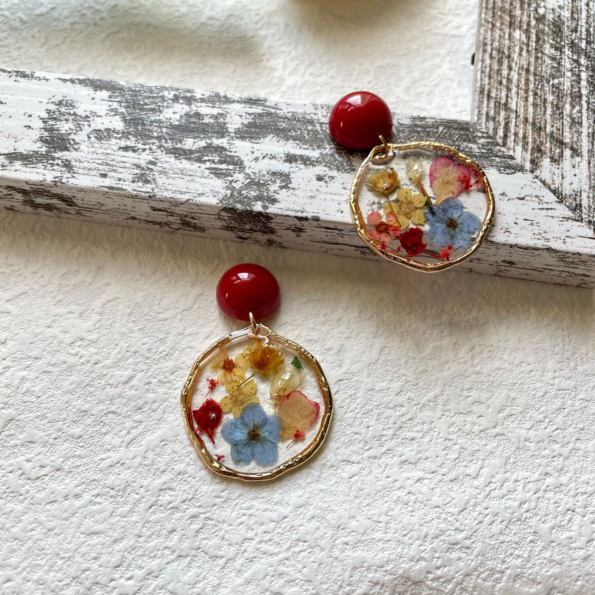 Title 5, Vintage Dried Flower Plant Epoxy Earrings