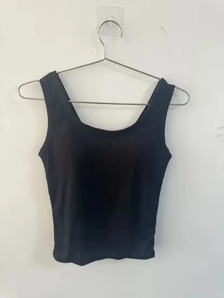 Ladies' Vest With Threaded Wide Shoulders, Comfortable And Seamless, With Built-in Chest Pads, Suitable For Wearing As An Inner Layer Or Outer Layer, And A Beautiful Back Design,