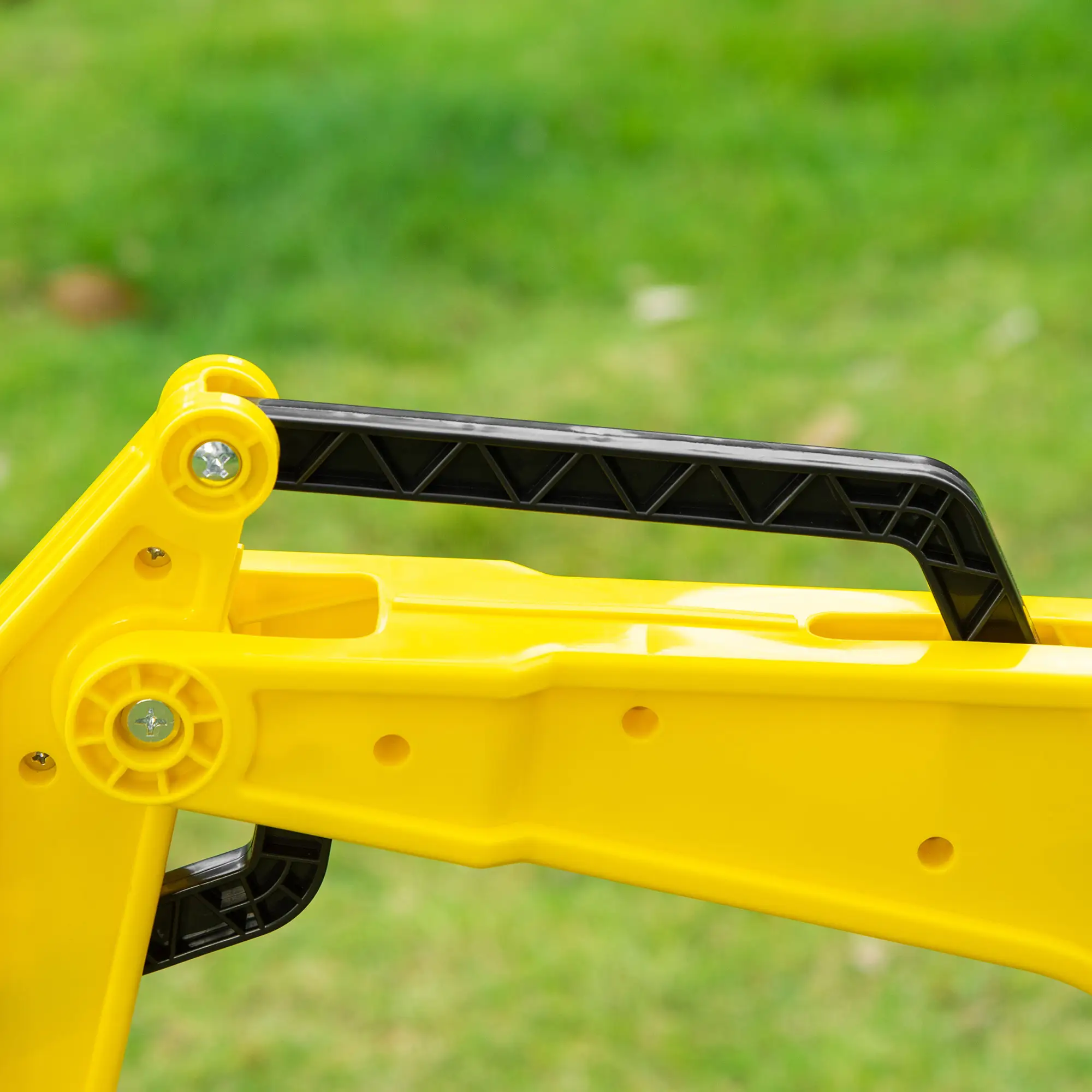 Kids Ride On Excavator, Pedal Digger, Construction Truck with Horn for Kids and Toddlers 3+, Yellow