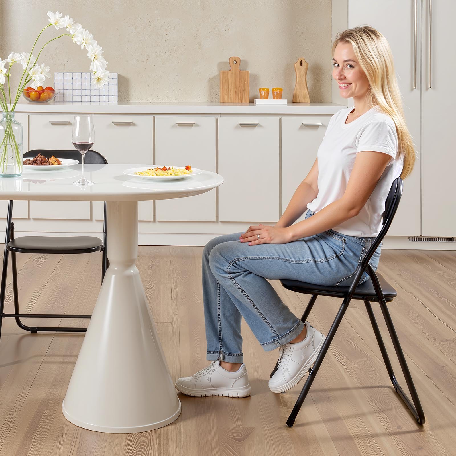 4er-Set faltbare Lederstühle – Tragbare Campingstühle mit Metallrahmen und gepolstertem Sitzkissen, stapelbar für drinnen und draußen, Schwarz_voghion.com