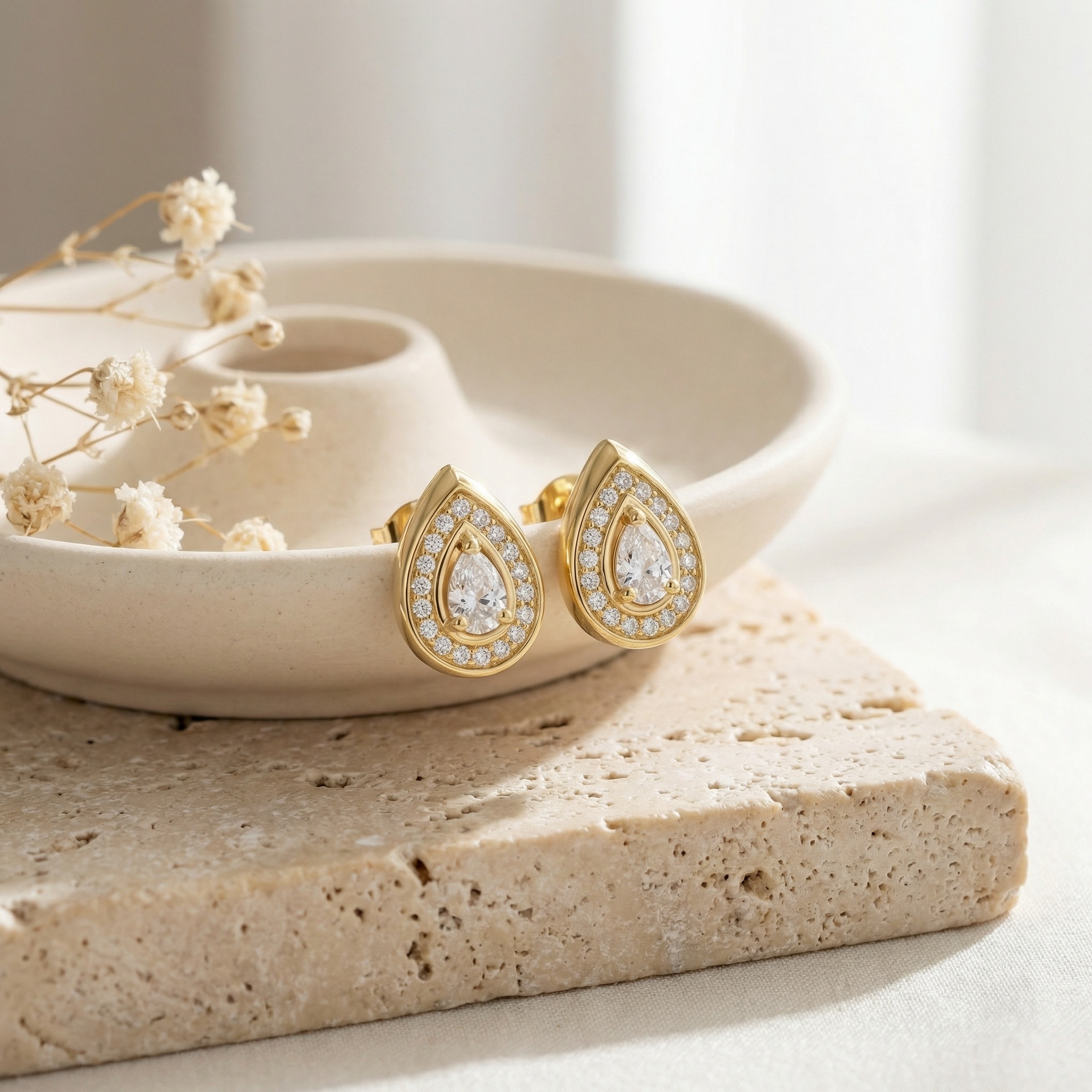 925 Sterling Silver Elegant Pear-Shaped Halo Stud Earrings Featuring Brilliant White Gemstones in Polished Precious Metal 