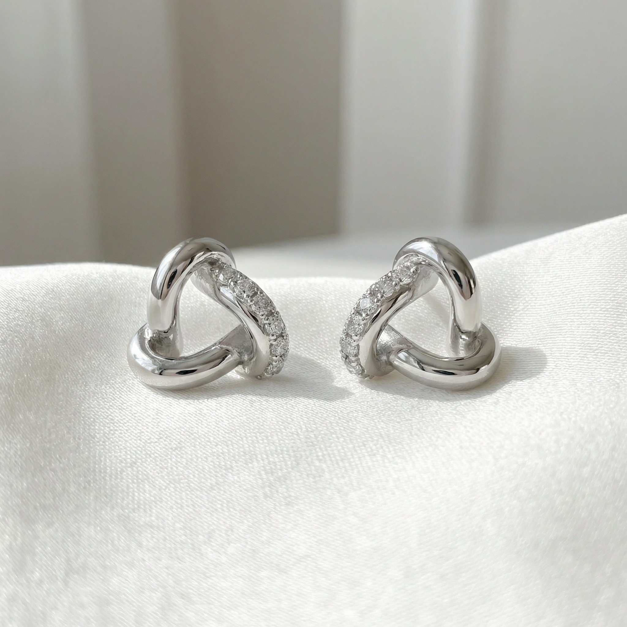 925 Sterling Silver Elegant Polished Silver Knot Stud Earrings with Shimmering Pavé Stones 