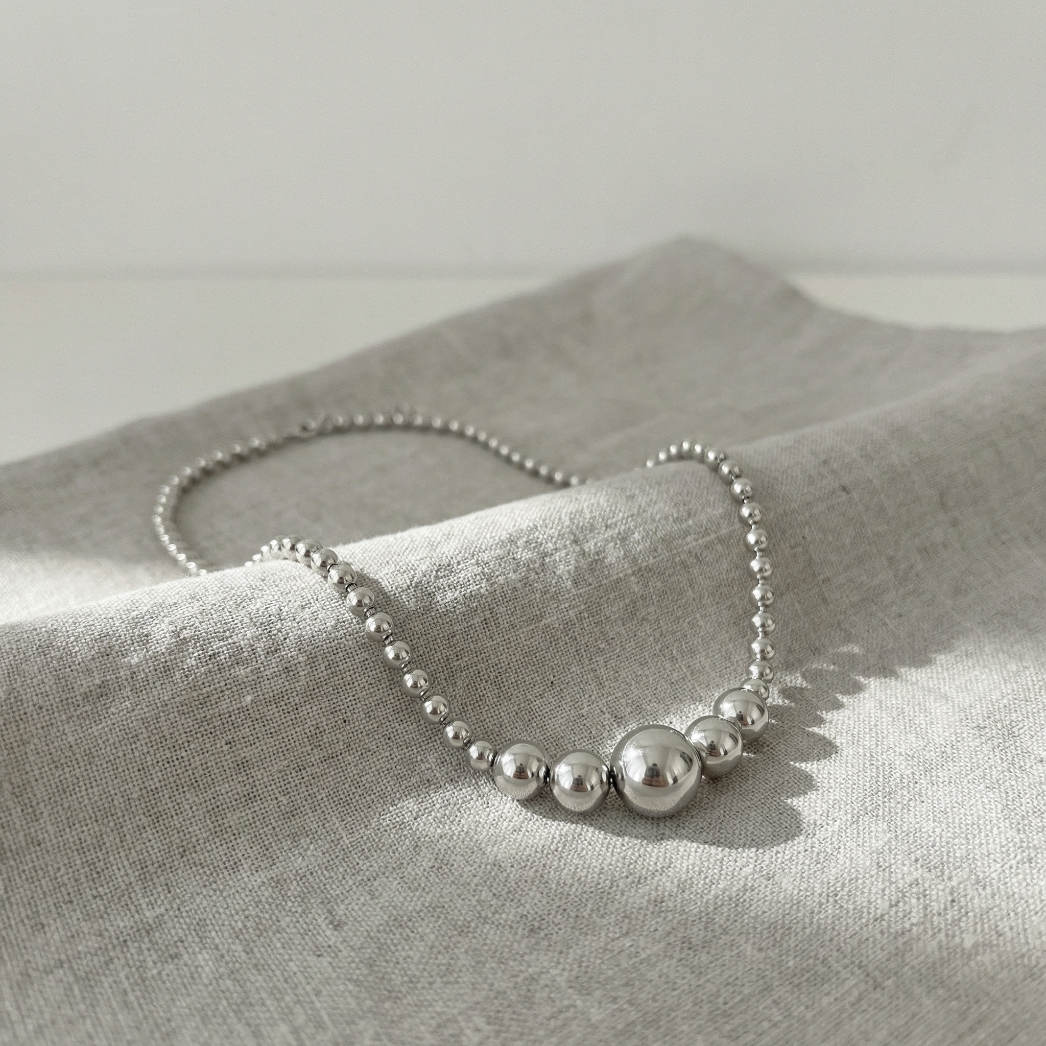 925 Sterling Silver Elegant Silver Graduated Bead Strand Necklace 