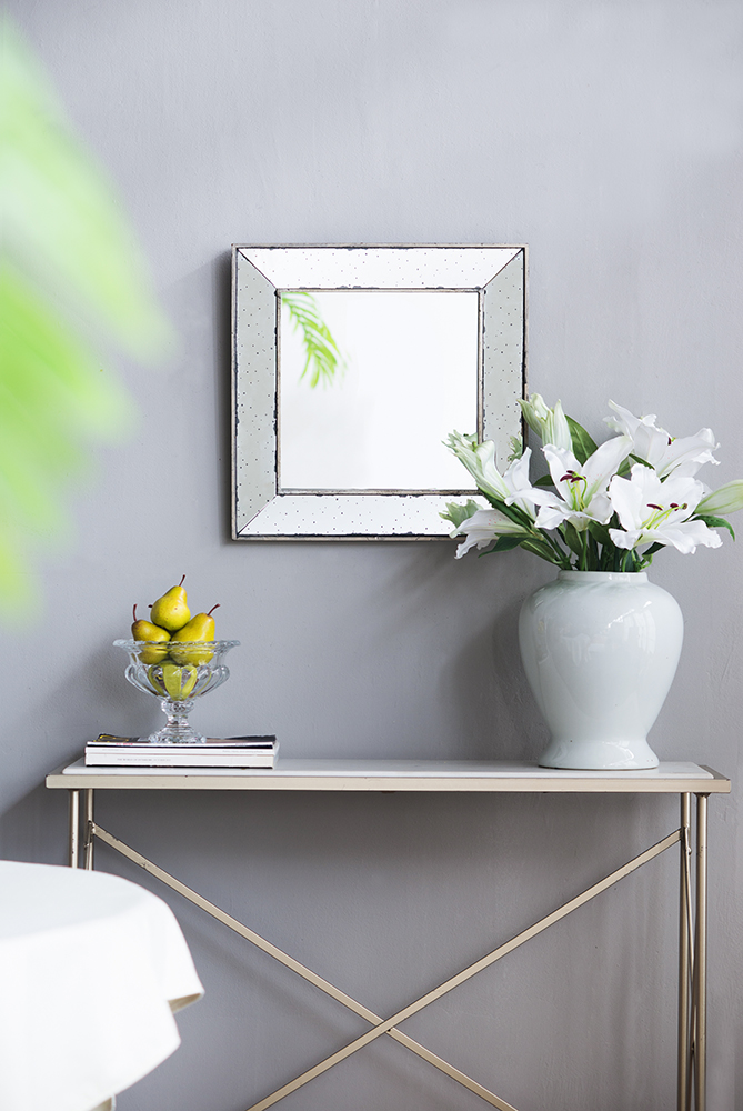 18  X 18  Distressed Silver Square Accent Mirror  Traditional Style Framed Wall Mirror For Living Room  Entryway  Office  Bedroom  Hallway