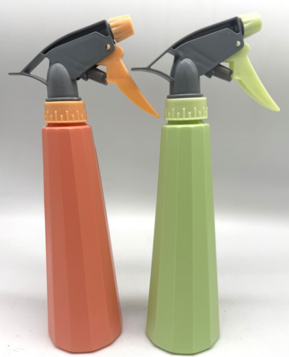 Pneumatic spray can-polyhedral conical model-random color-26 * 6.5cm-1 piece