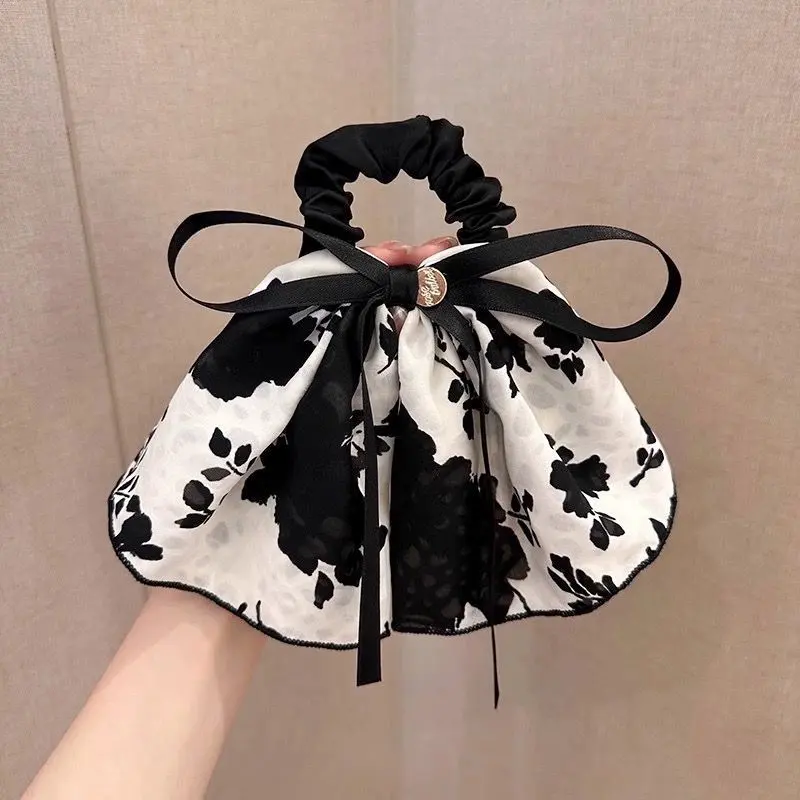 Ink butterfly hair circle-white-fabric