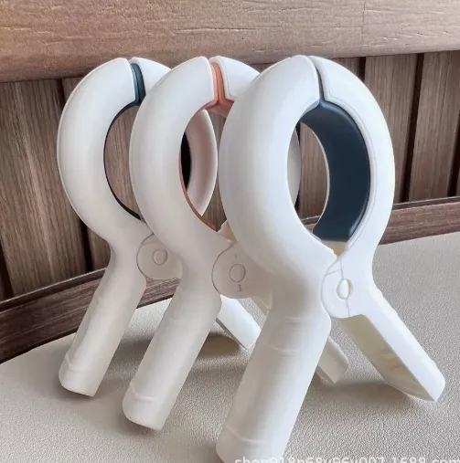 Quilt storage clip-blue