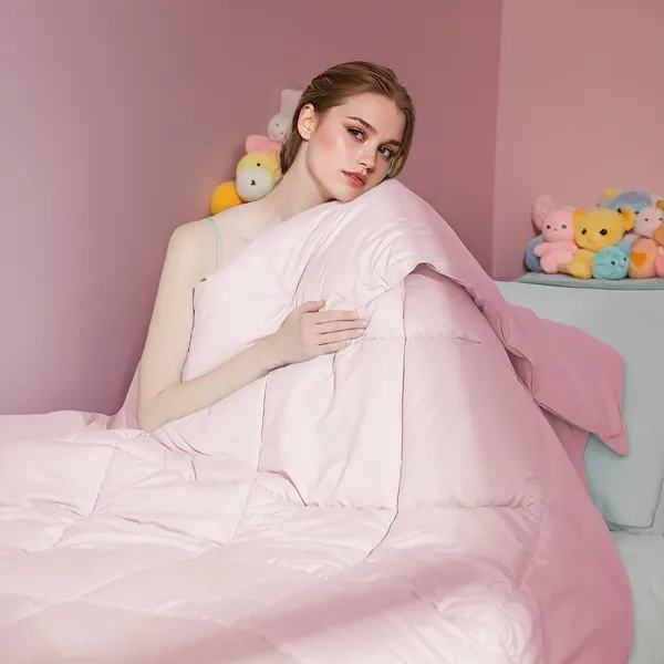 Pink Comforter Insert, Soft And Comfortable Against The Skin, Suitable For All Seasons, Machine Washable, Perfect For Home And Bedroom, And Makes A Great Christmas Gift.