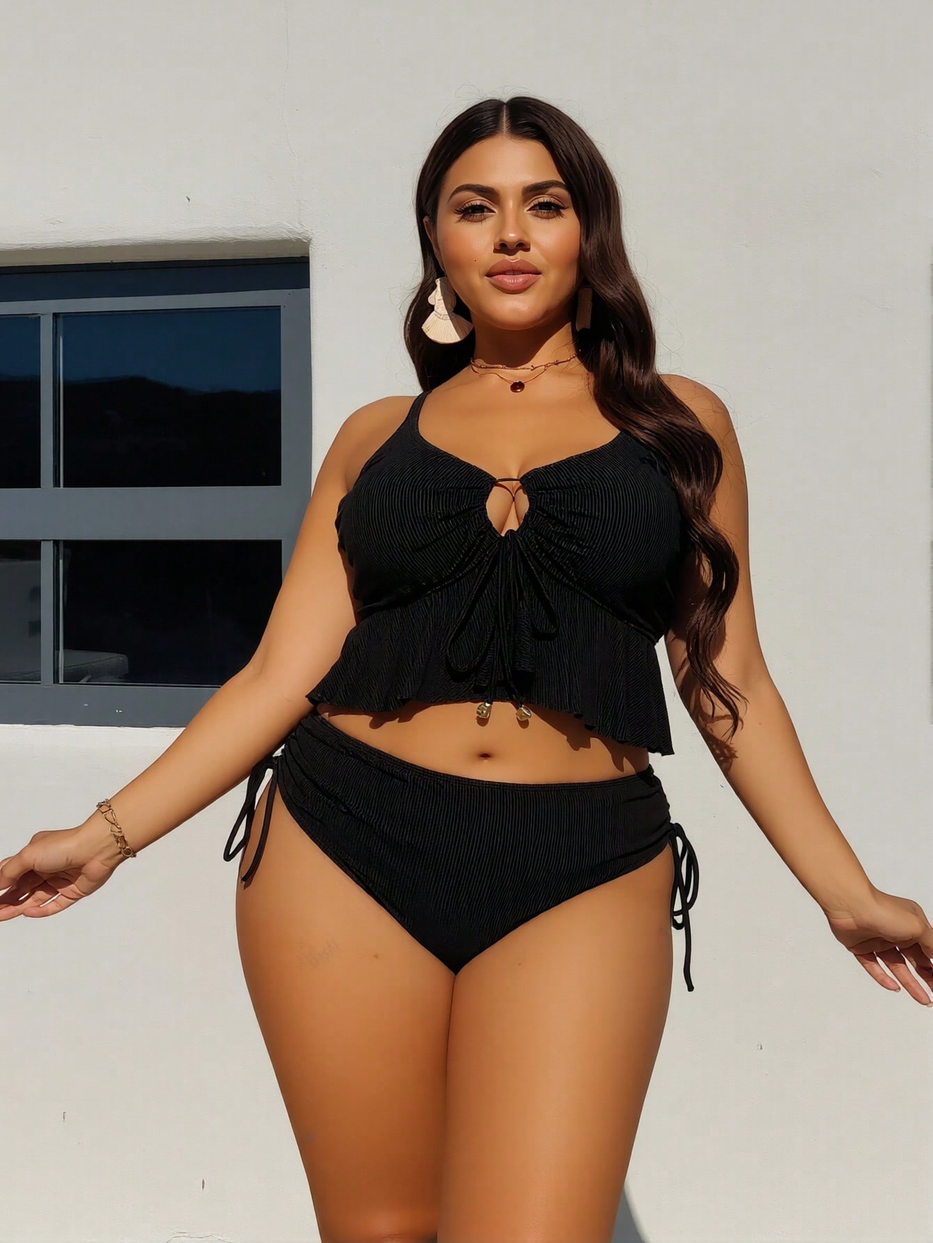 Plus Size Black Ribbed Cutout Ruffle Hem Bikini Set — foto 3
