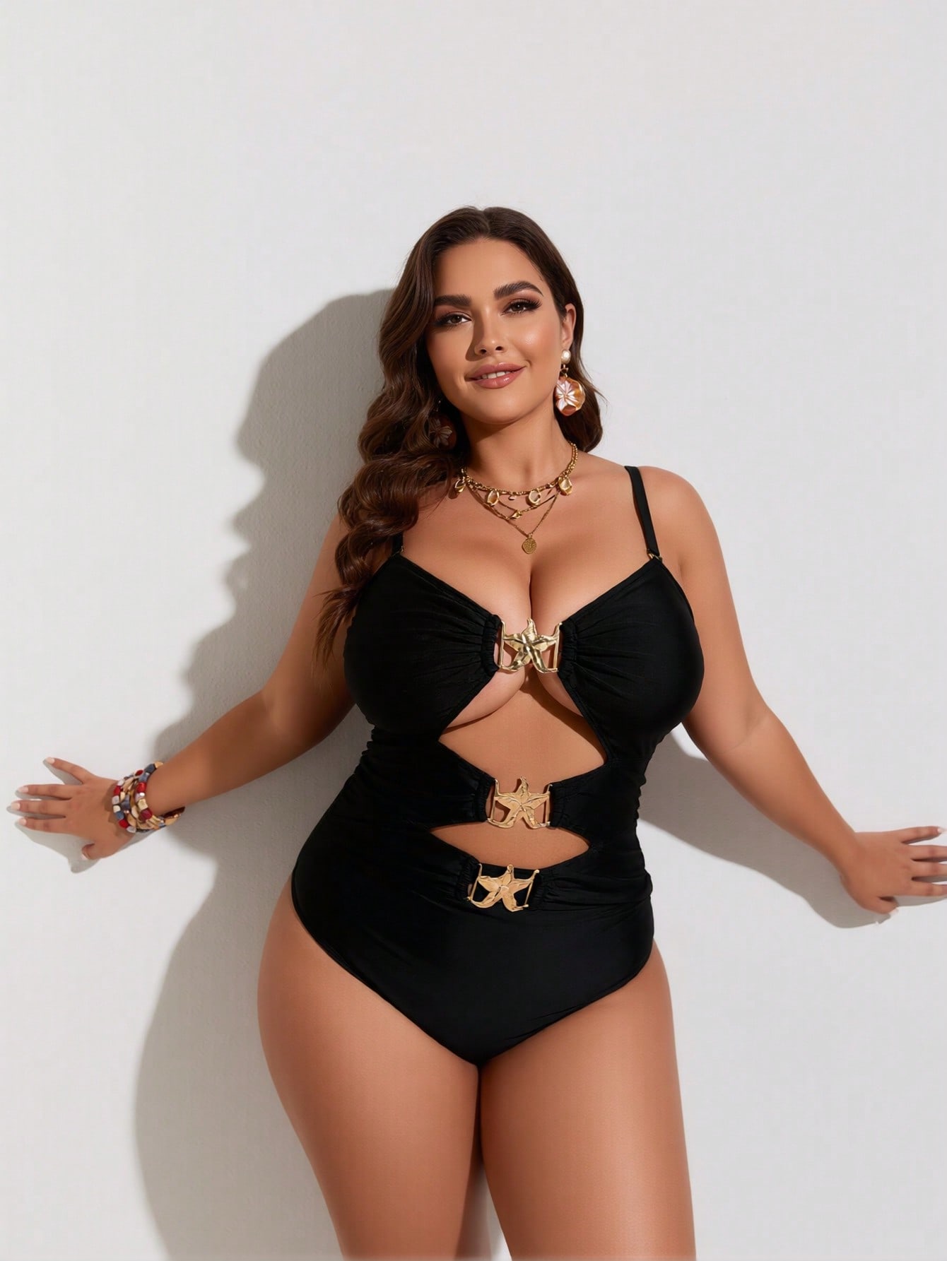 2026 New Women's Plus Size One-Piece Swimsuit: Solid Black, Gold Starfish Cutout Accents, Ruched Bust, High-Cut Leg, Glam Beach Style — foto 2