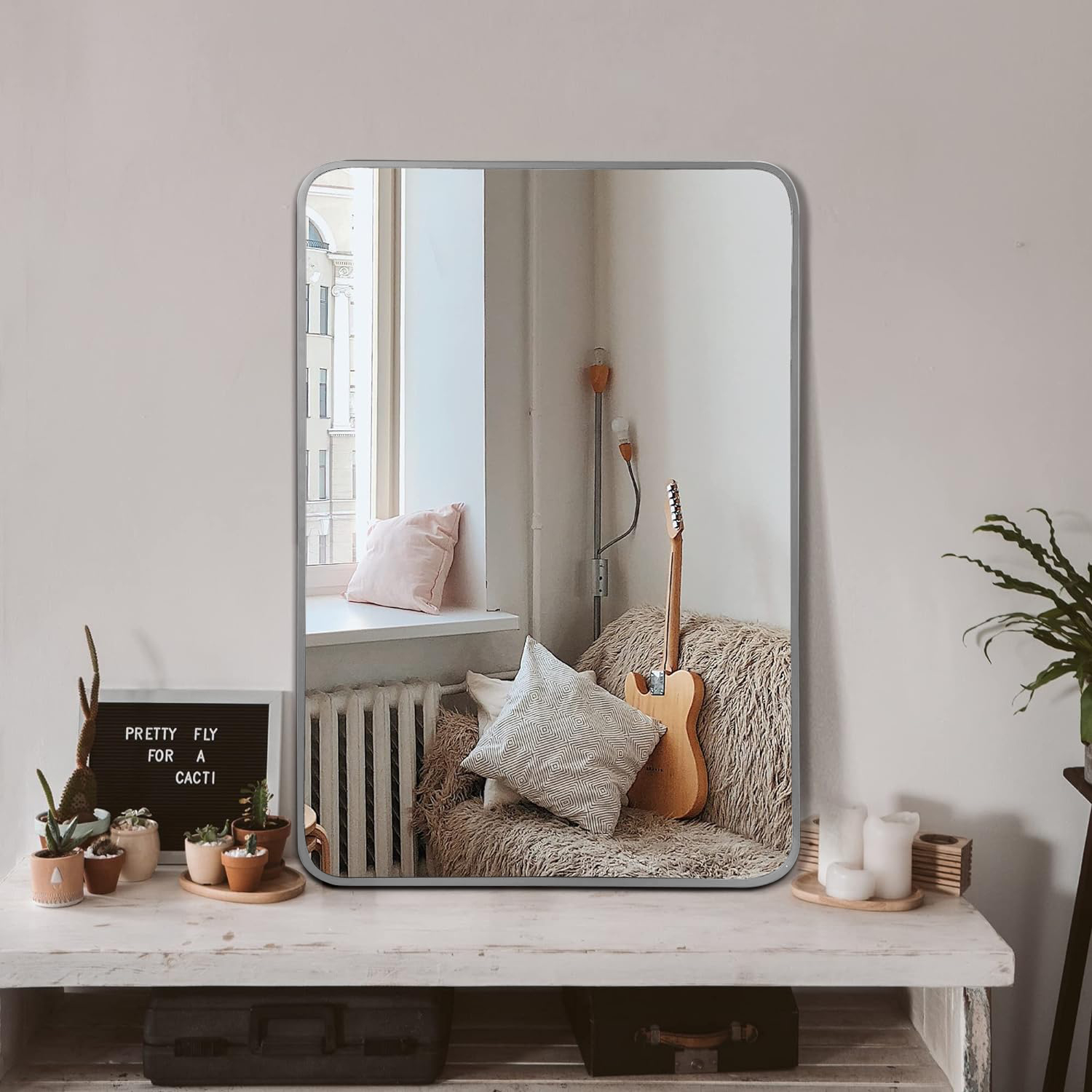 Miroir de salle de bain rectangulaire avec cadre en métal argenté de 24 x 32 pouces