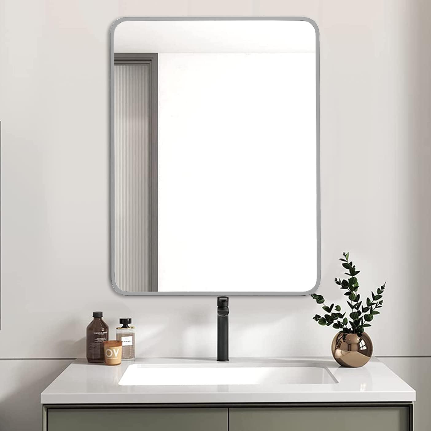 Miroir de salle de bain rectangulaire avec cadre en métal argenté de 24 x 32 pouces – Image 4