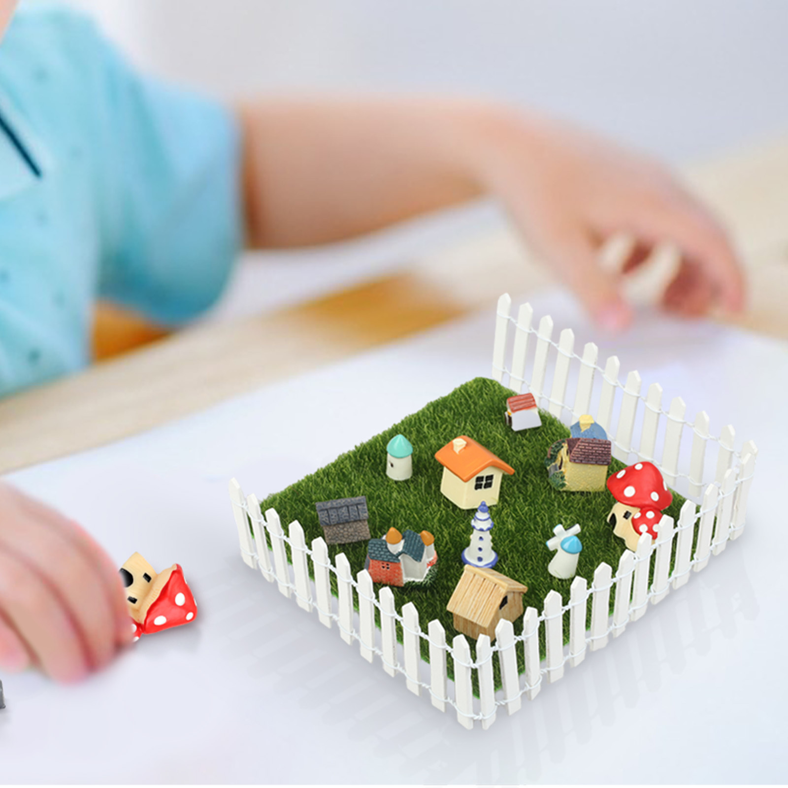 Miniature Fence Decoration Set
