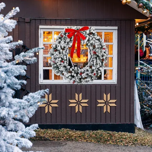 48in Pre-lit Snow Flocked Christmas Wreath, Lighted
