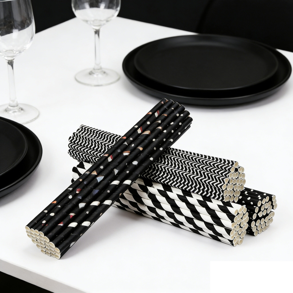 120 Colorful Straws – 4 Different Black Designs – Festive Straws For Graduation Celebrations And Parties