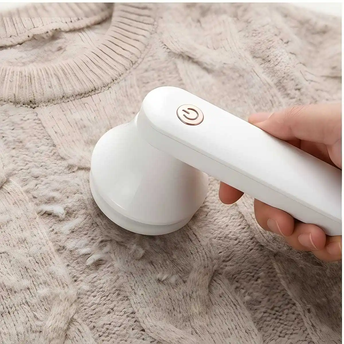 White Handheld Lint Shaver - Efficient Remover
