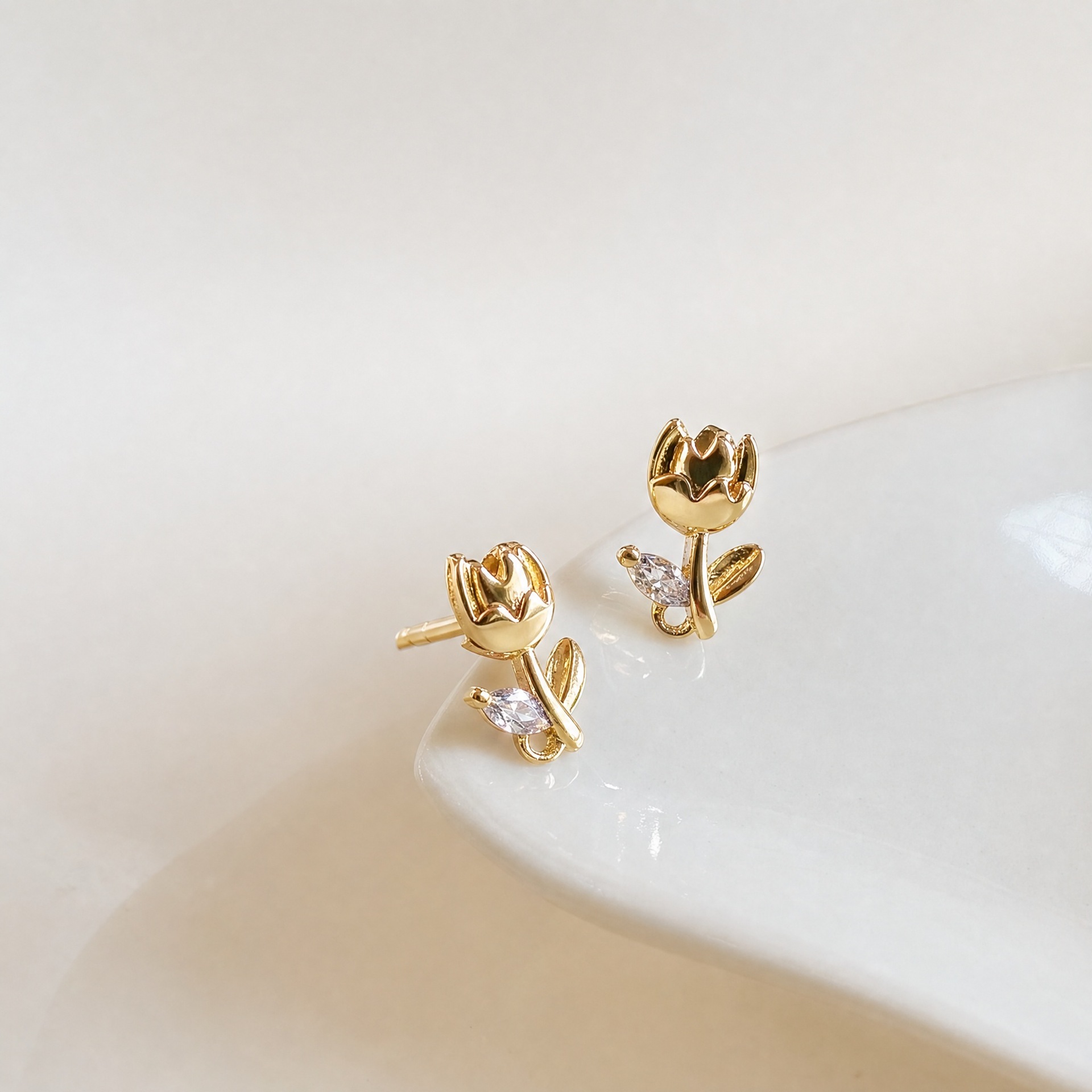 Tulip Blossom Zircon Stud Earrings