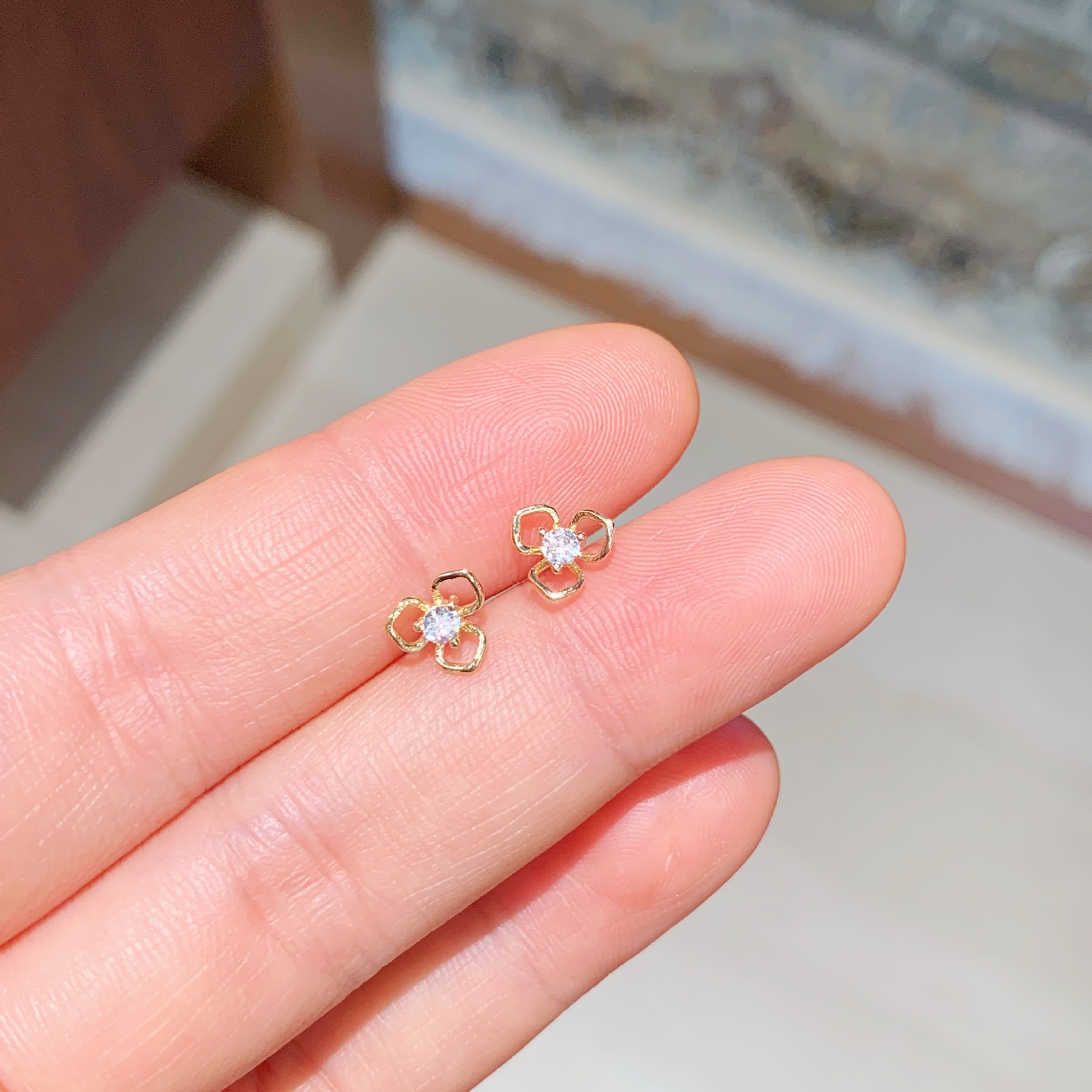 Trilobe Flower Zircon Stud Earrings