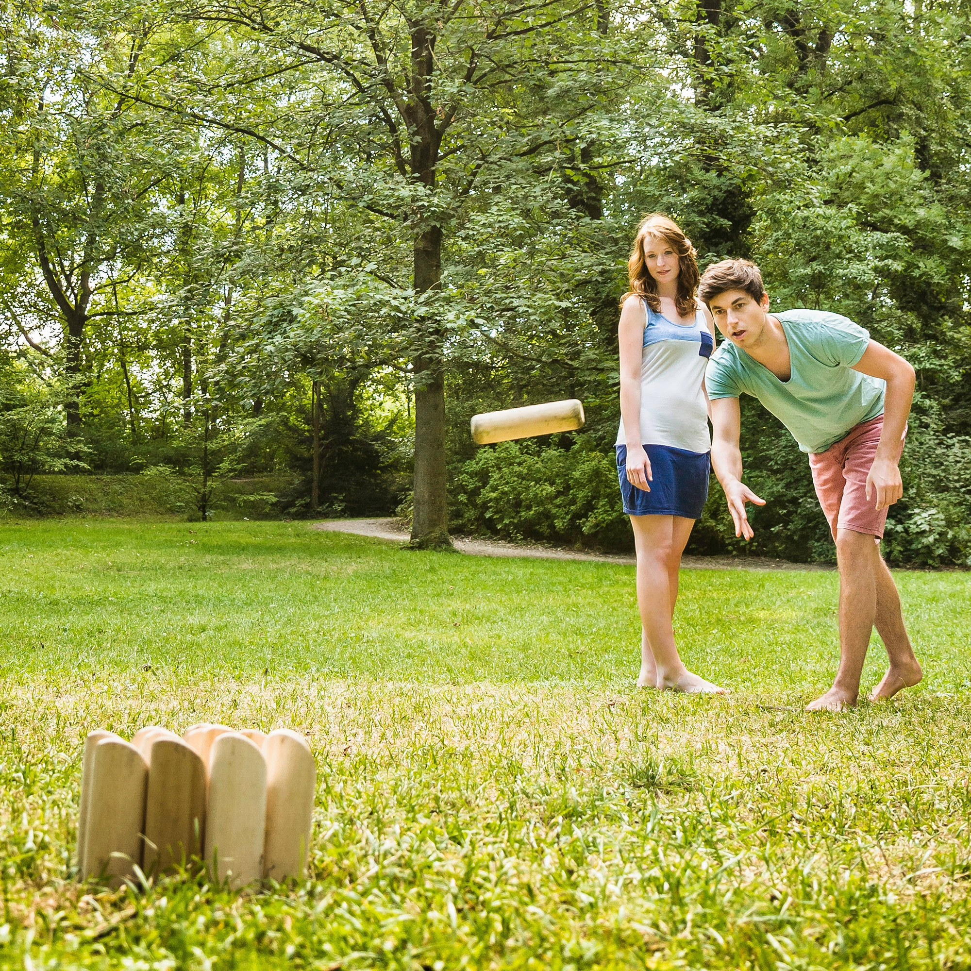 12 wooden stick throwing games, 1 throwing needle