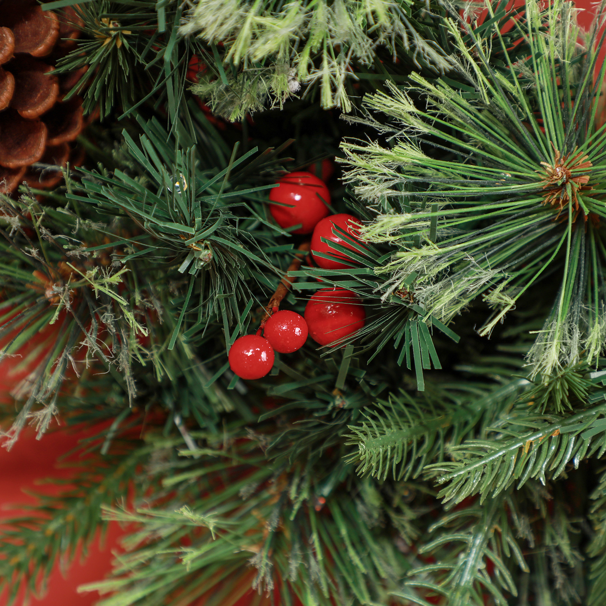 60 Cone Berry Christmas Wreaths With LED Lights — image 5