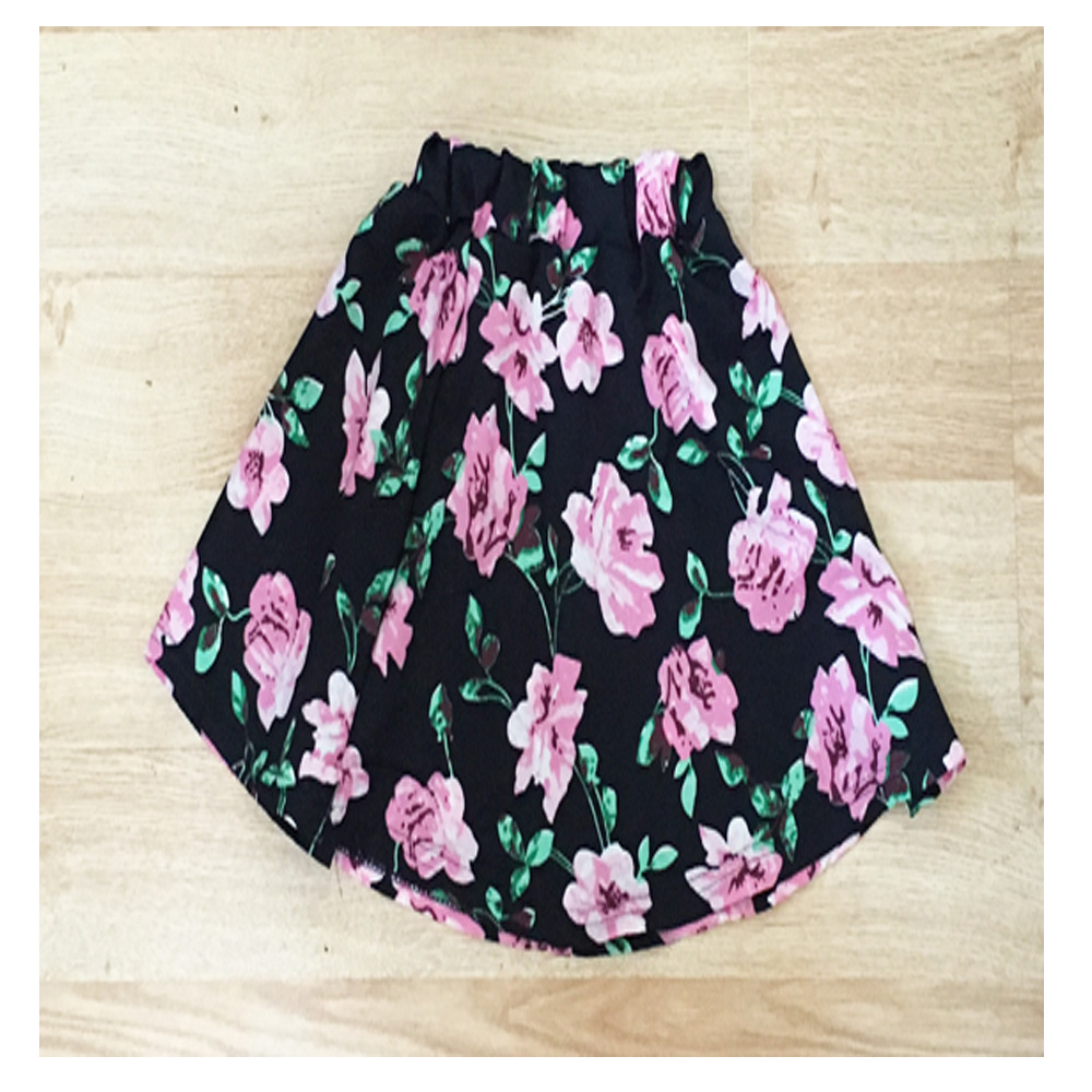 طقم بنات مكون من قطعتين: صدرية بدون أكمام بنقشة زهور وأتنورة قصيرة مزخرفة بالزهور