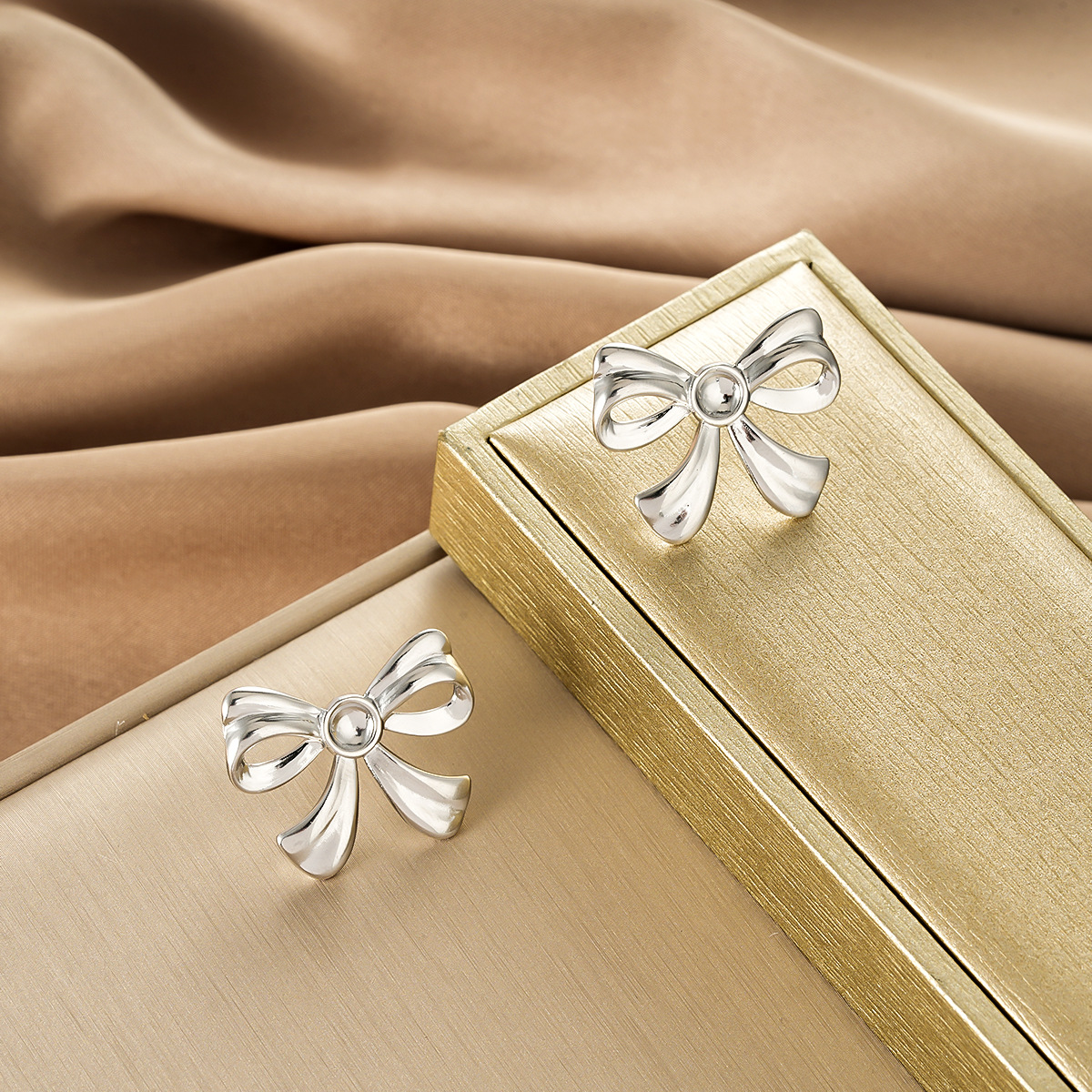 Style 19-1 Pair preview