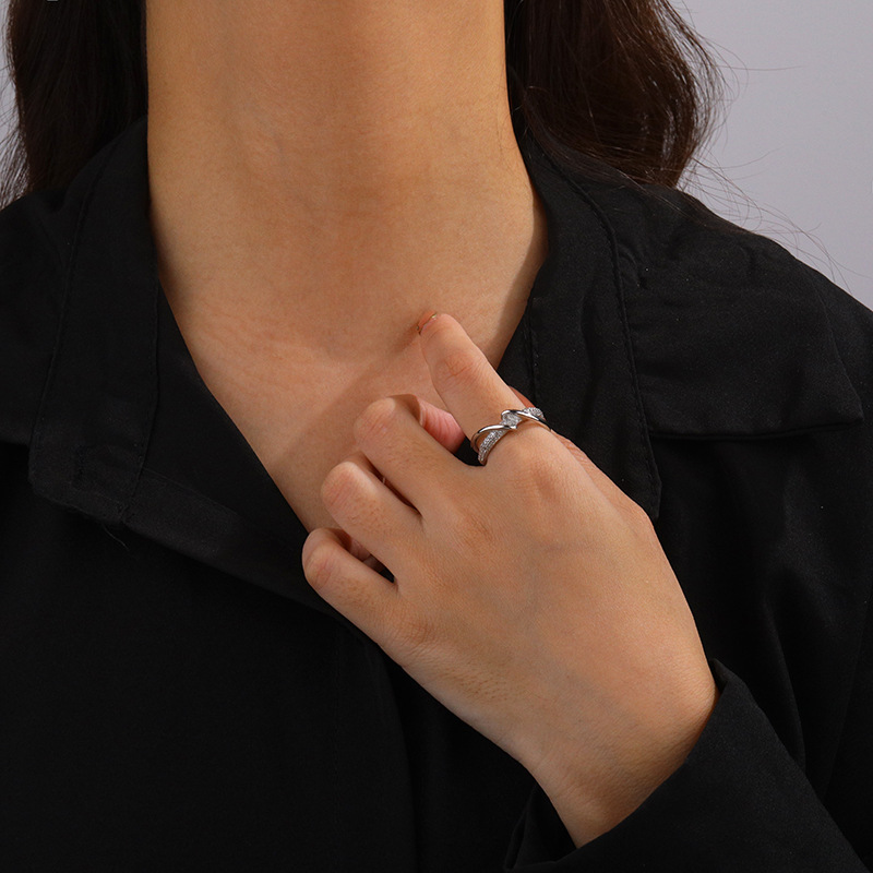 Women's Niche Cross-line Ring In Sterling Silver