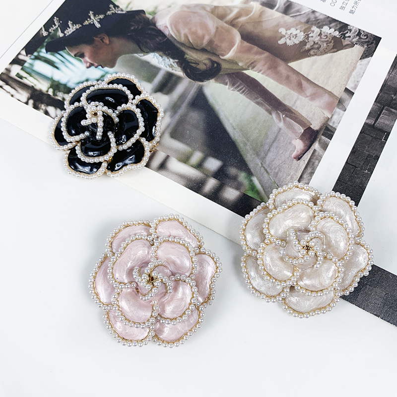 Title 4, Camellia brooch trinket