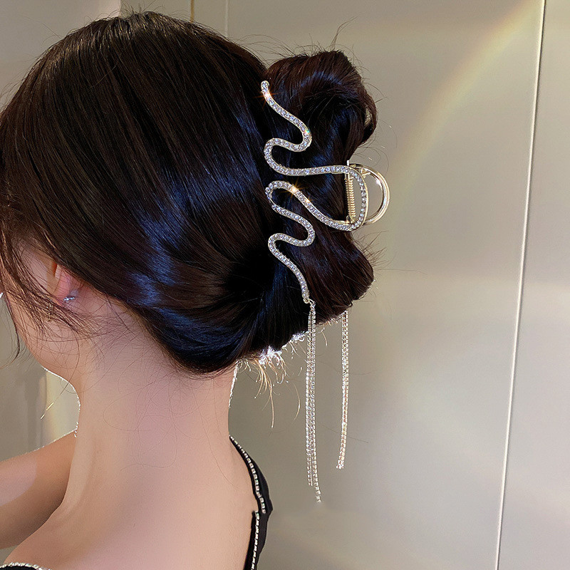 Back Of Head With Diamond Wavy Fringe Hairpin
