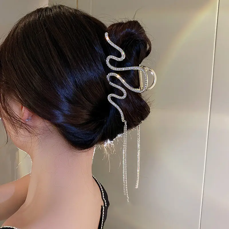 Back Of Head With Diamond Wavy Fringe Hairpin
