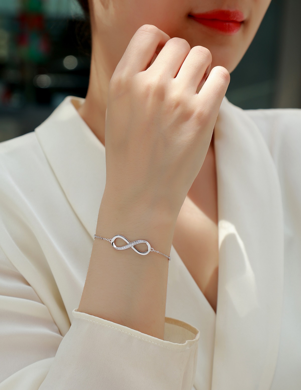 Set With Top-quality Moissanite, This Luxurious And Fashionable Light Luxury Jewelry Silver Bracelet Is Made Of S925 Silver Electroplated With Platinum