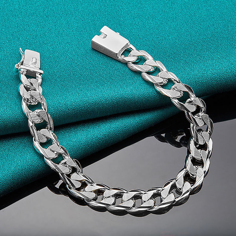 Title 4, Bracelet cubain en argent avec boucle, un bijou...