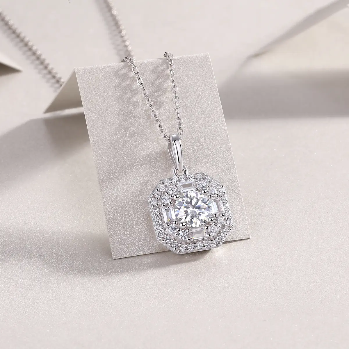 1Small Square Bag - A Fashionable And Luxurious Diamond Jewelry Piece Set With 1-carat Moissan Diamond S925 Sterling Silver And Platinum-plated Pendant Prohibit