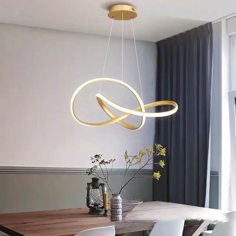 The Dining Room Chandelier Surrounds Smart Eye