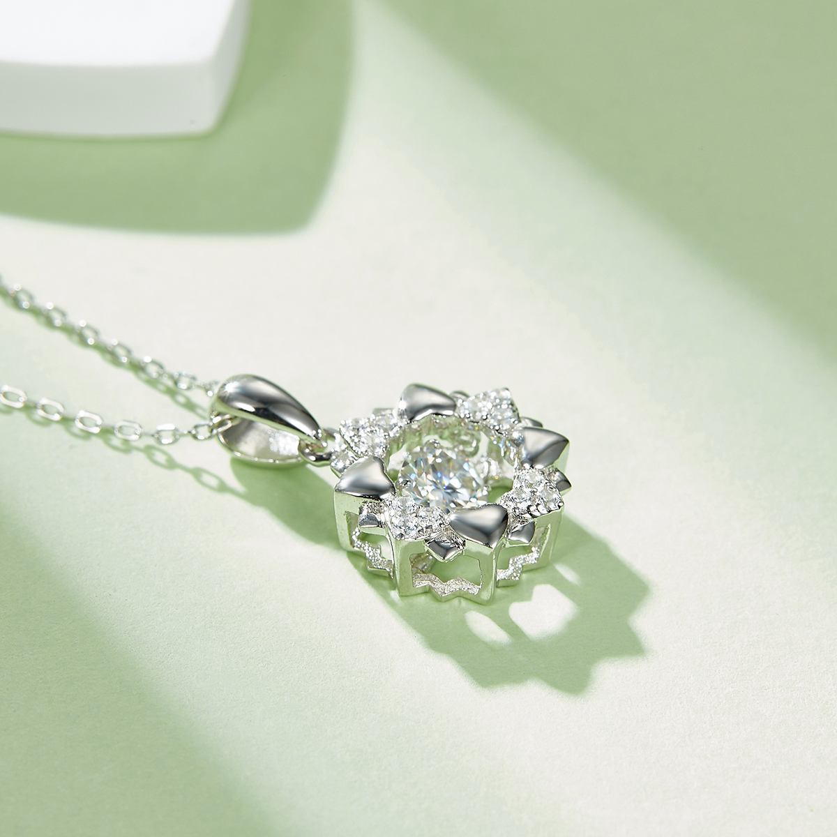 Collier Fleur Moissanite 0.5ct D VVS1 Argent 925 Plaqué Platine 45cm Coffret Cadeau