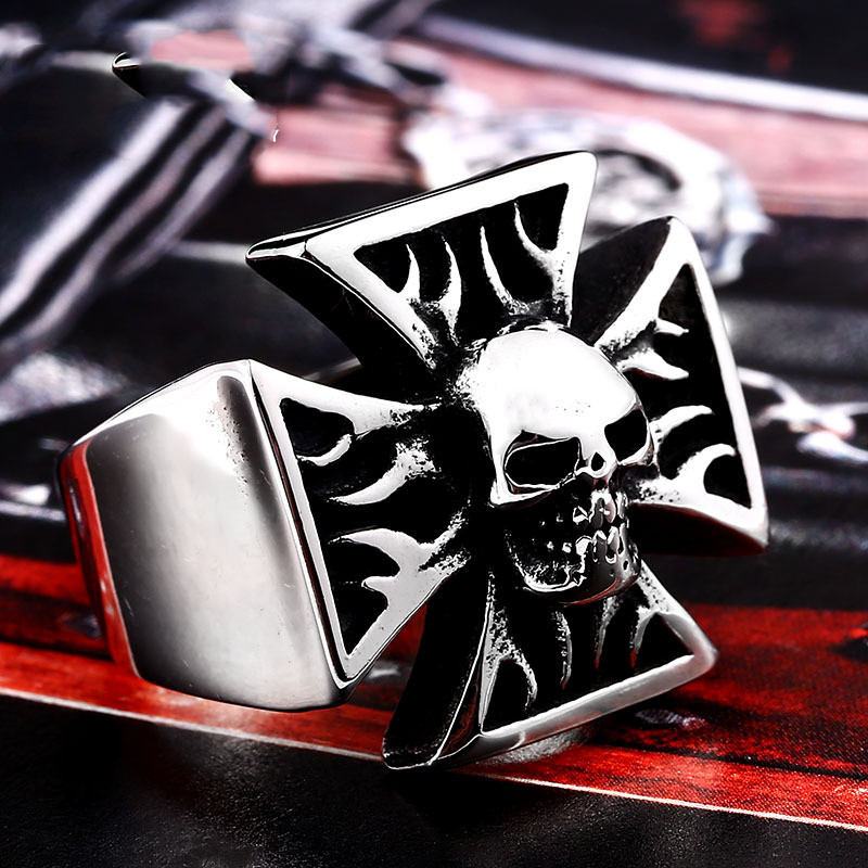 Man's Goth Punk Rock Flame Skull Ring