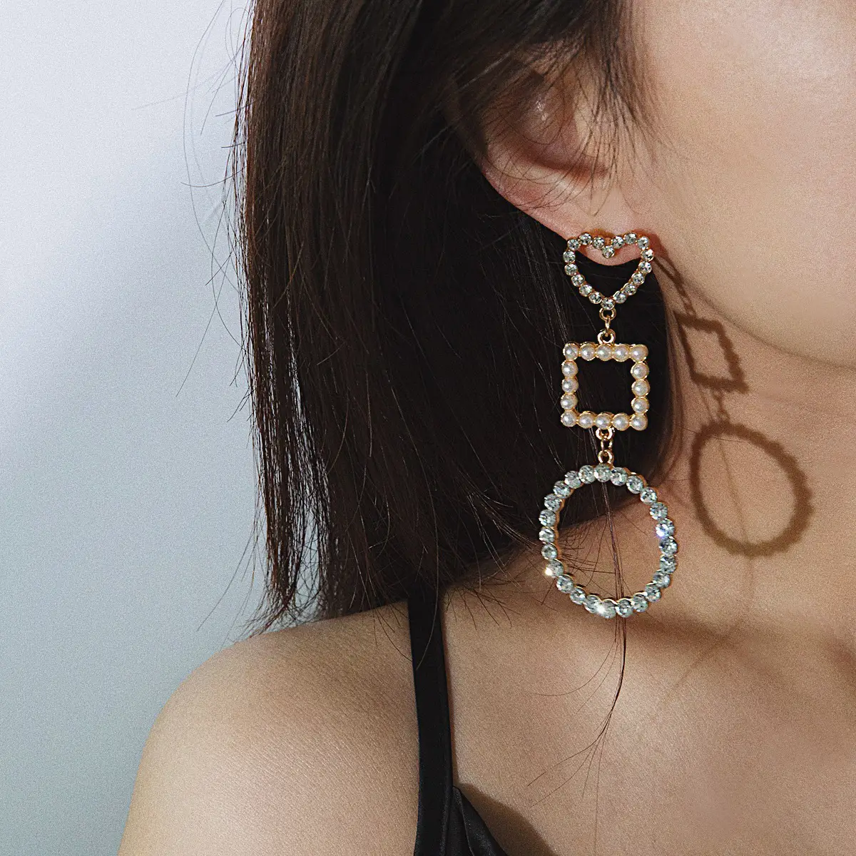 Diamond-studded Pearl Heart-shaped Geometric Stud Earrings