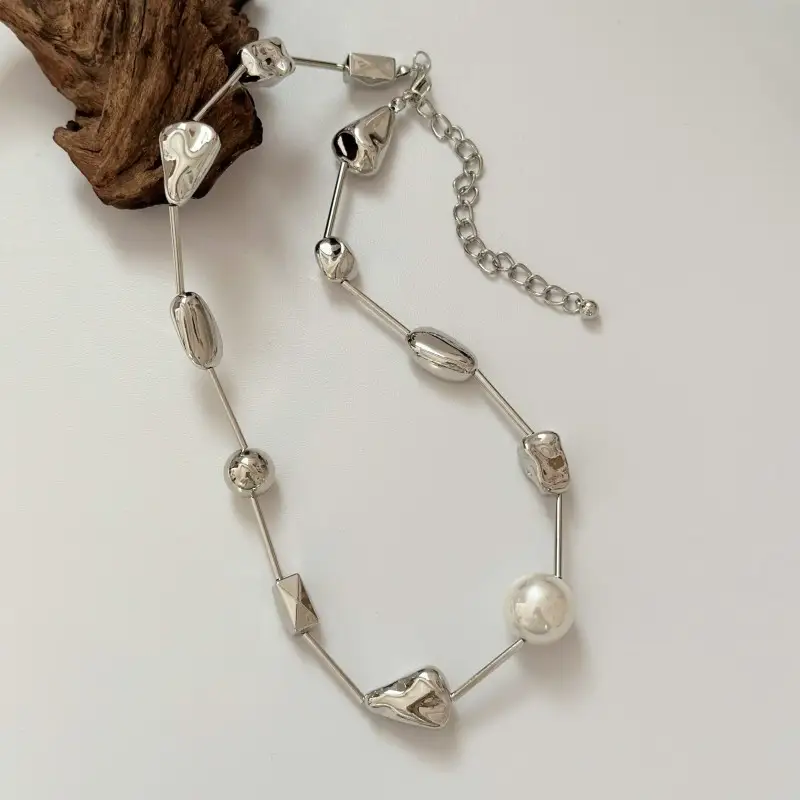 Women's Irregular Metal Pearl Necklace