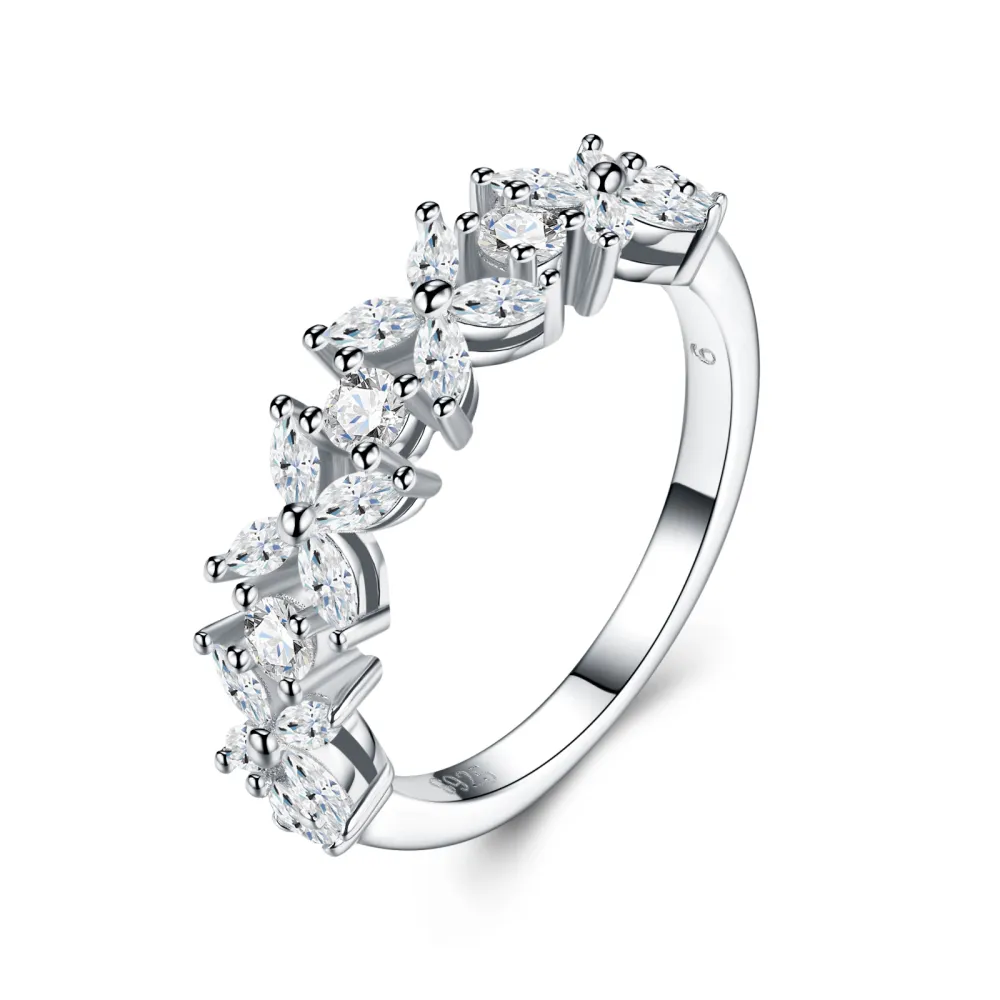 The Lucky Leaf - A Luxurious And Fashionable Minimalist Jewelry Ring Set With Top-quality Moissanite, Made Of S925 Silver Electroplated With Platinum.
