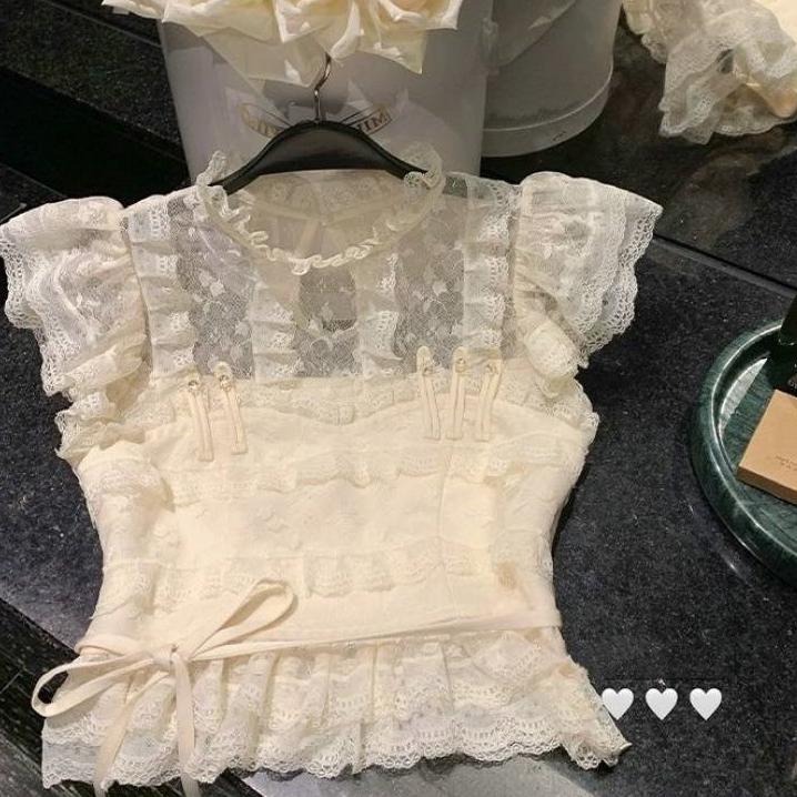 Title 1, Chemise en dentelle à nouer soi-même pour l