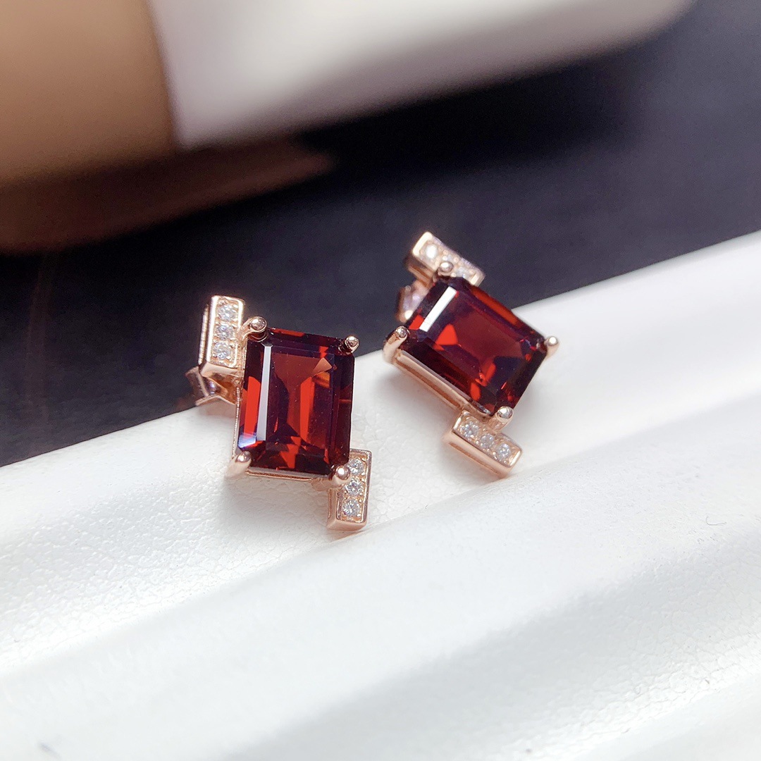 Title 1, Natural Garnet S925 Silver Inlaid Ear Studs