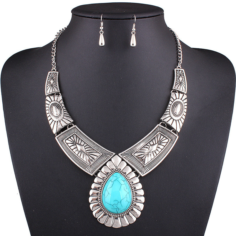 European And American Fashion Retro Pattern Water Drop Gemstone Inlaid Necklace