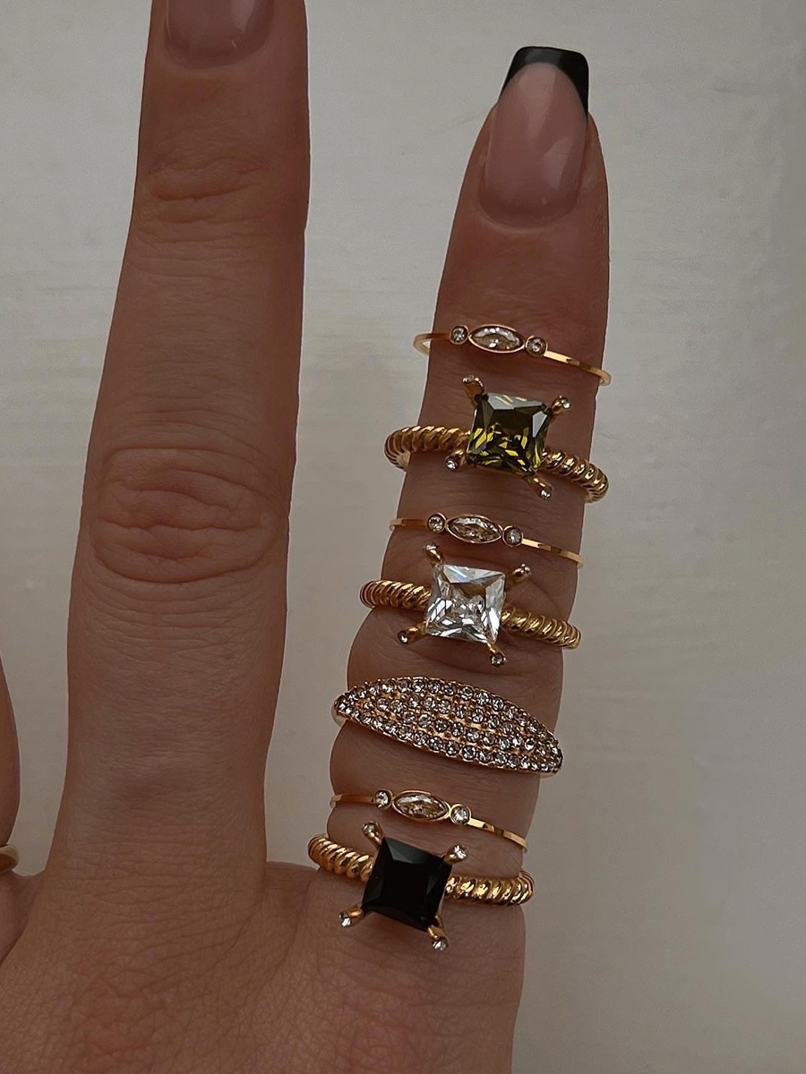 Нежное кольцо с пресноводным жемчугом карамельного циркона